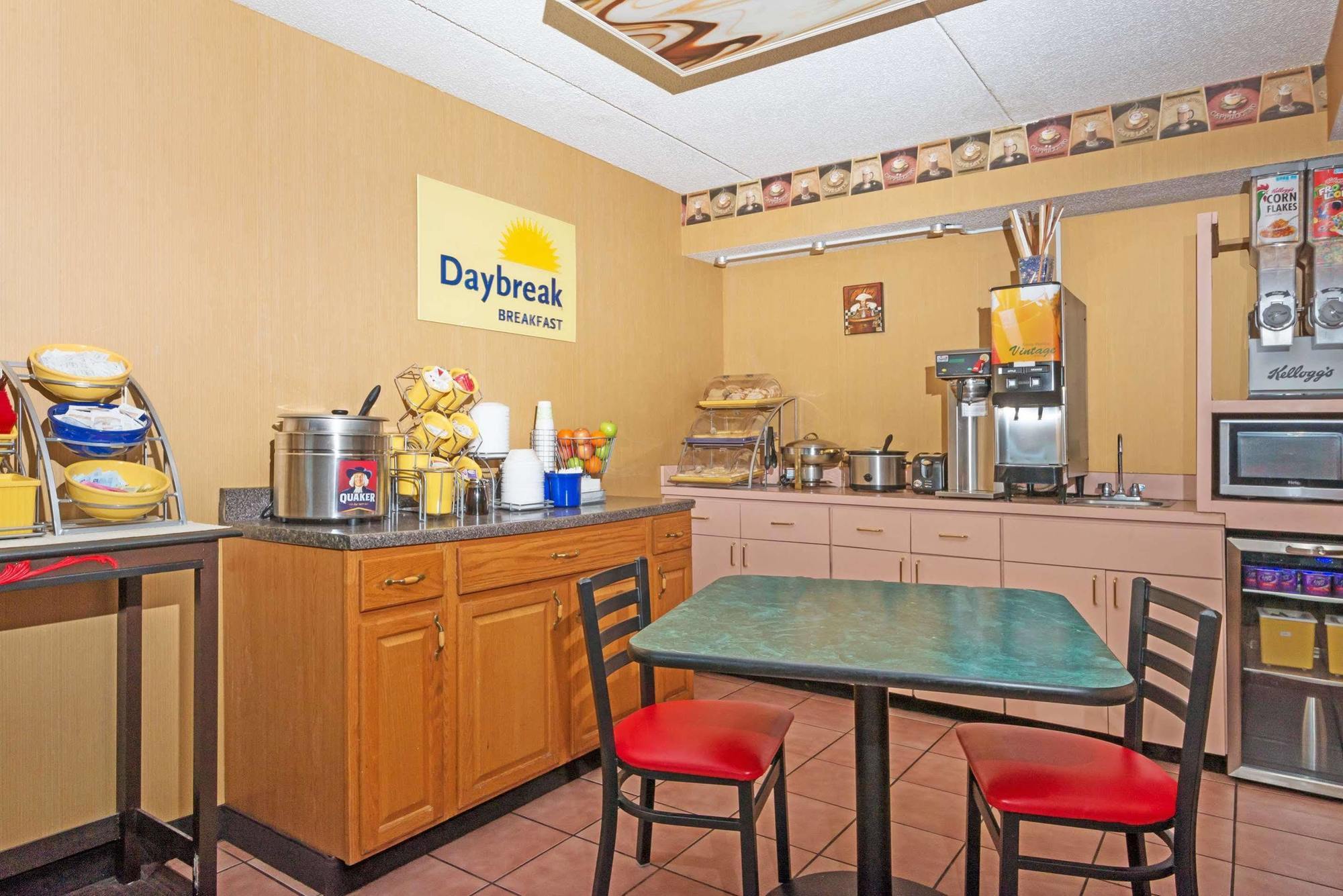 Days Inn By Wyndham Dayton Huber Heights Northeast Eksteriør bilde